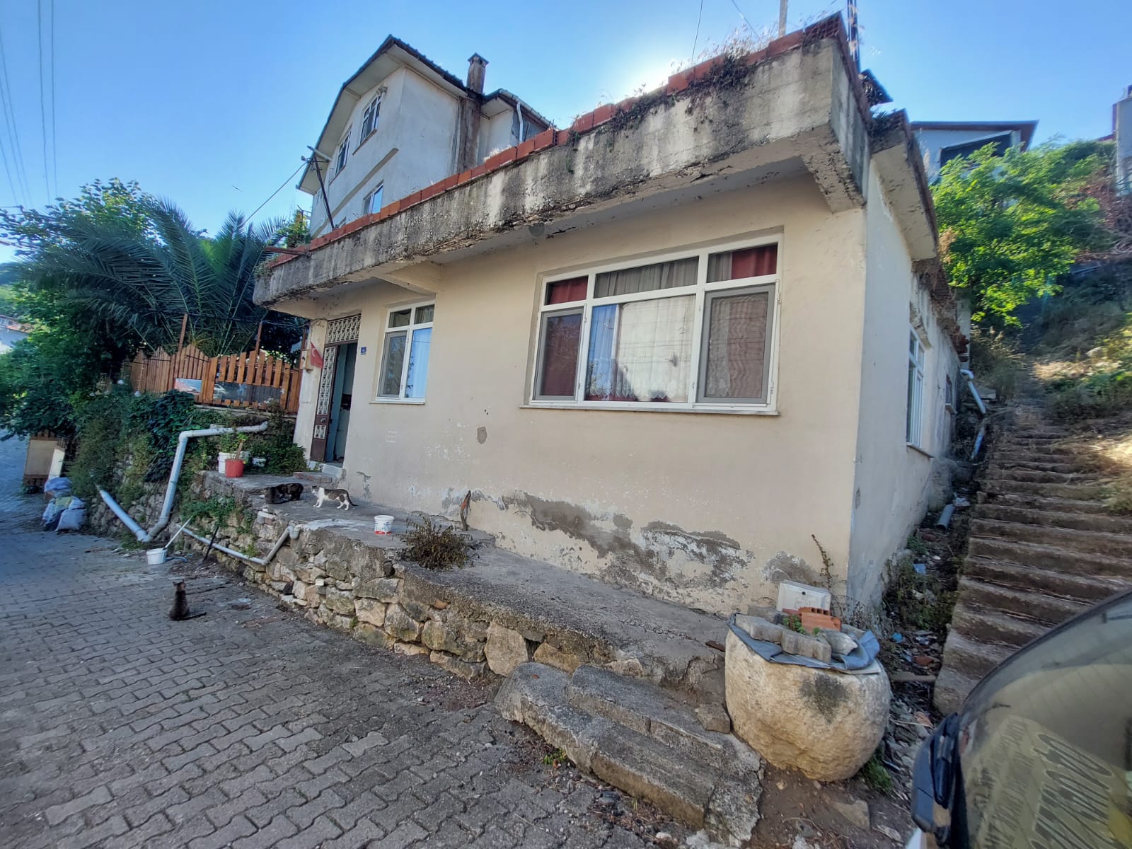 TAŞBAŞI MAHALLESİNDE SATILIK 2+1 EV